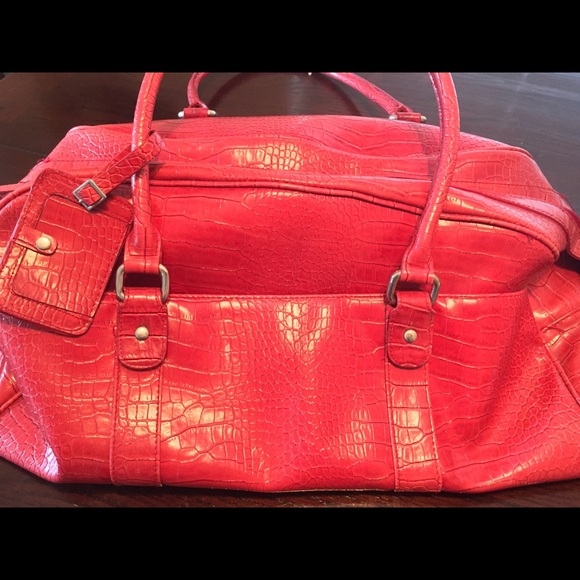 Bath and Body Works Handbags - Bath and Body Works Overnight Bag 💼 🔴